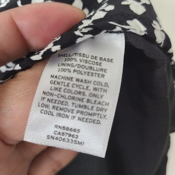 SOMETHING Navy floral mini Skirt sz XSmall - Picture 6 of 11